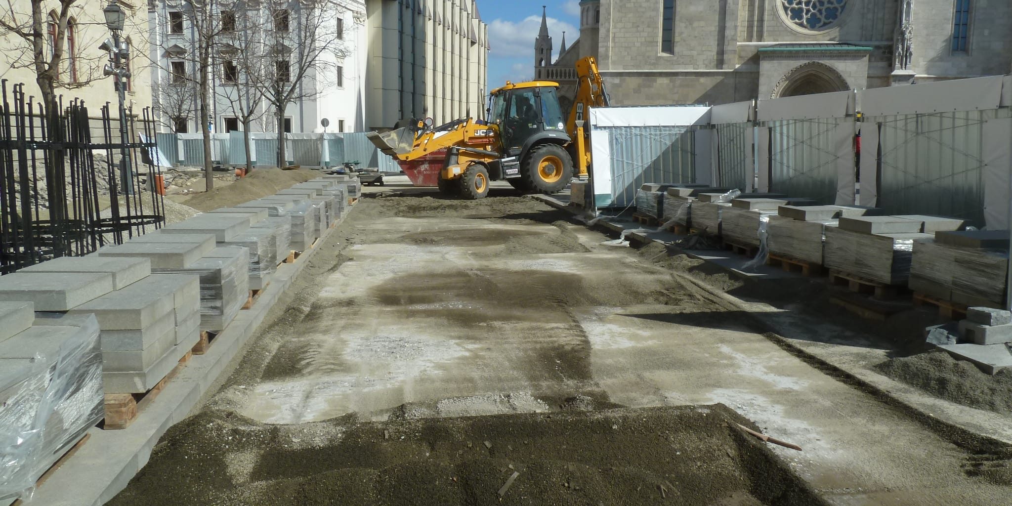 Szentháromság téri díszburkolat kibontása