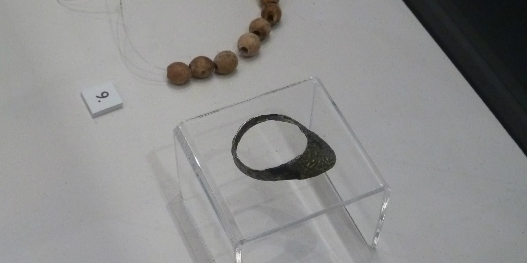 Ezüst íjászgyűrű a 17. századból