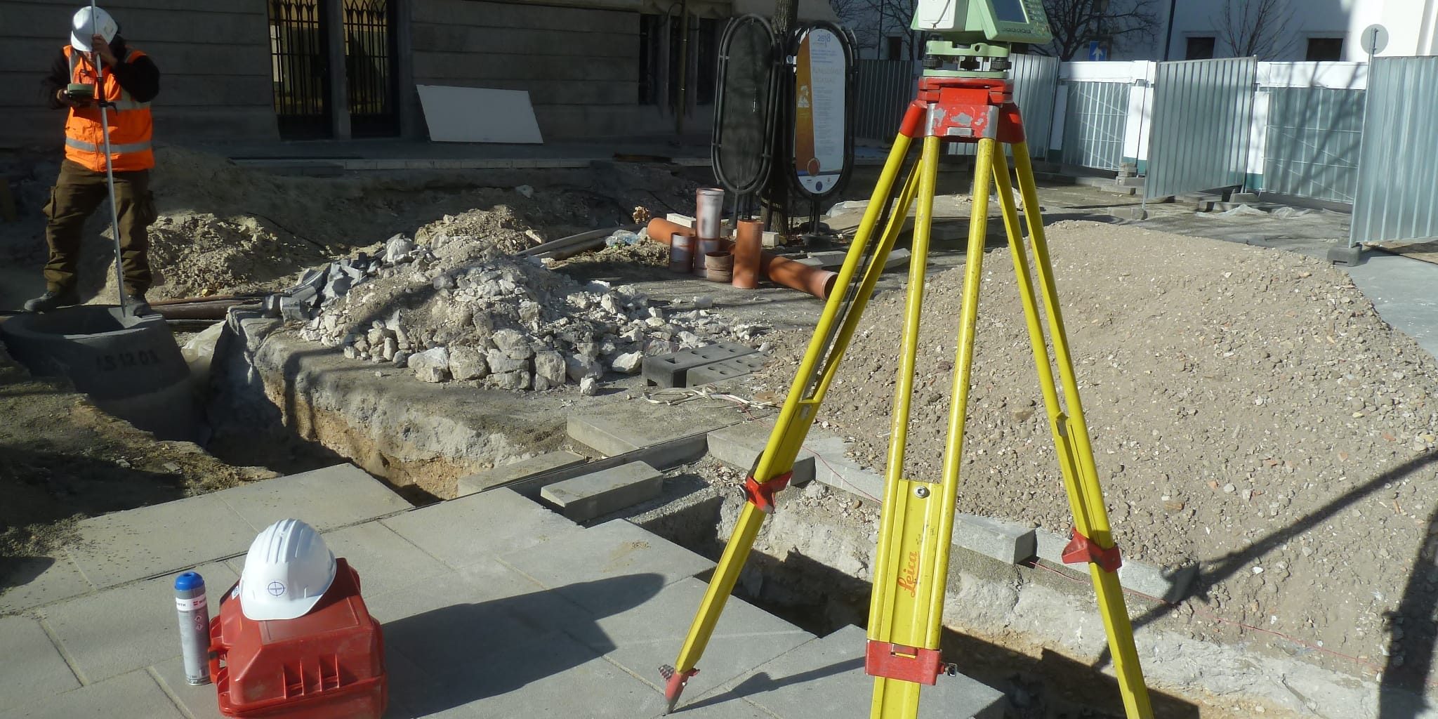 Csapadékcsatorna geodéziai bemérése a Szentháromság téren