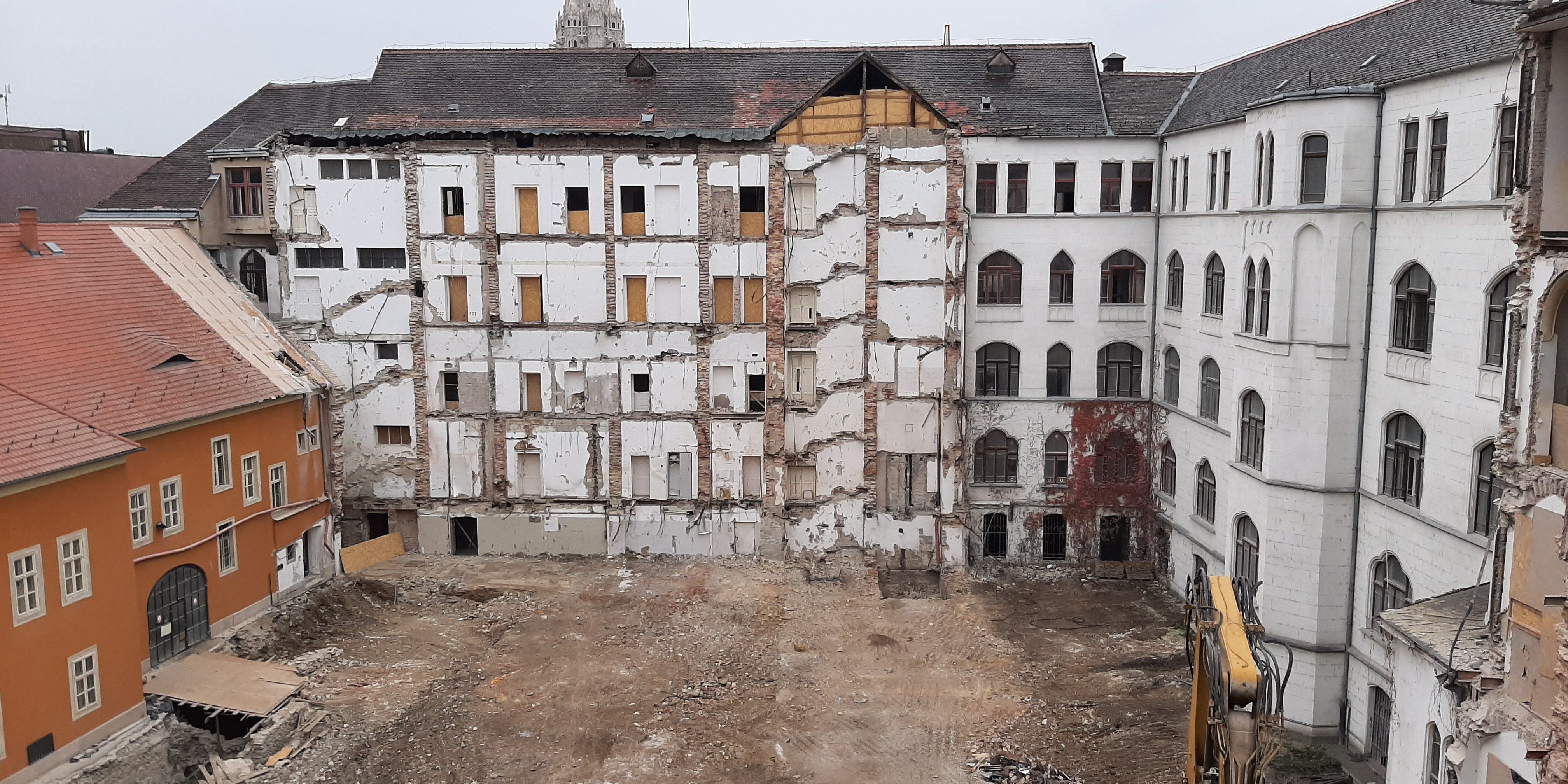Fortuna-udvar az elépítések bontását követően