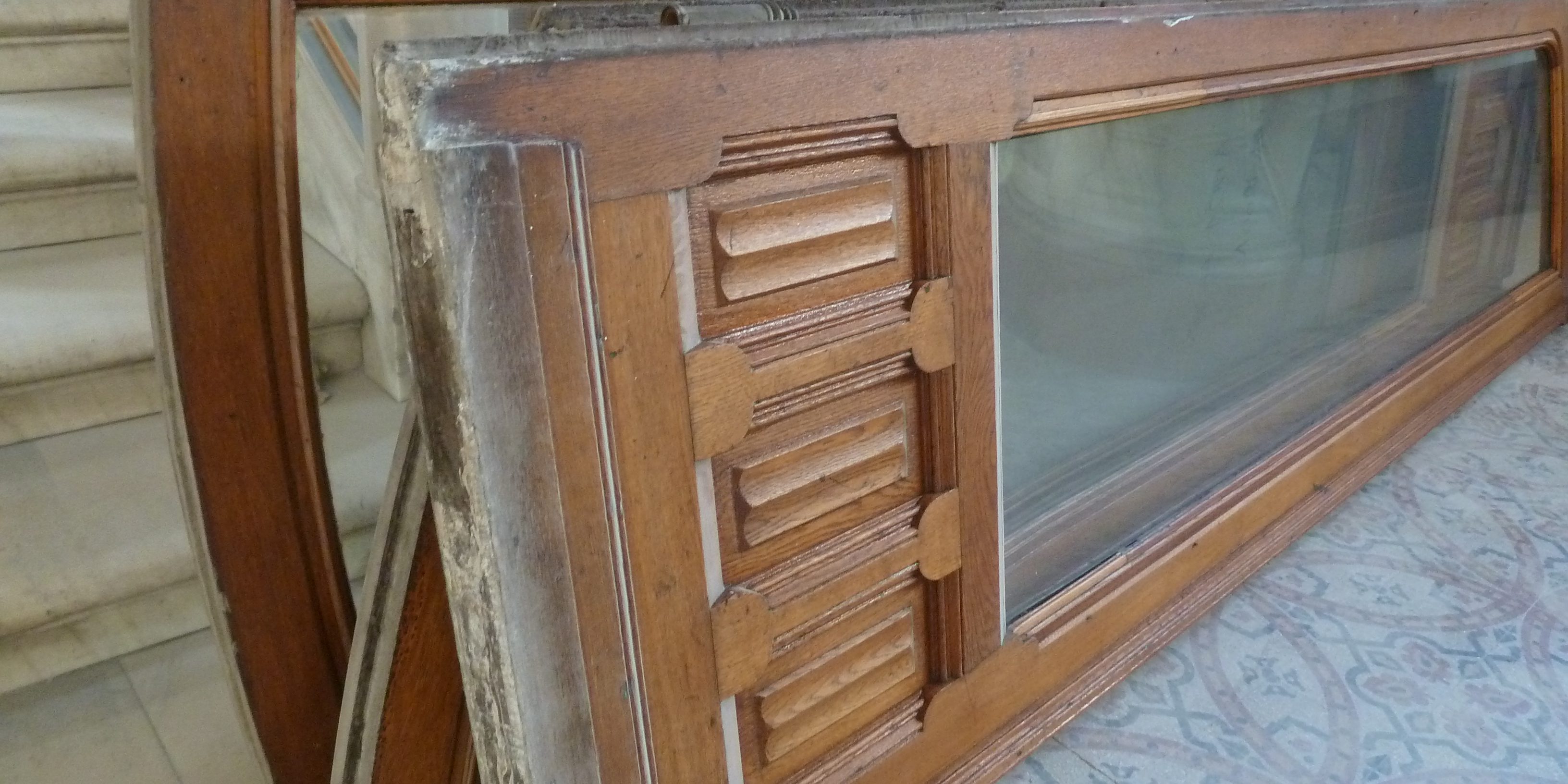 Eredeti ajtók elszállítása restauráláshoz