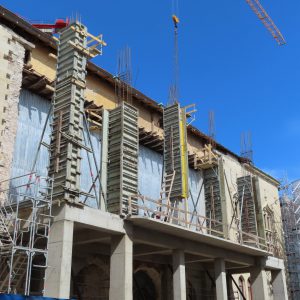 Rizalit I-II. emeleti pillérek építése