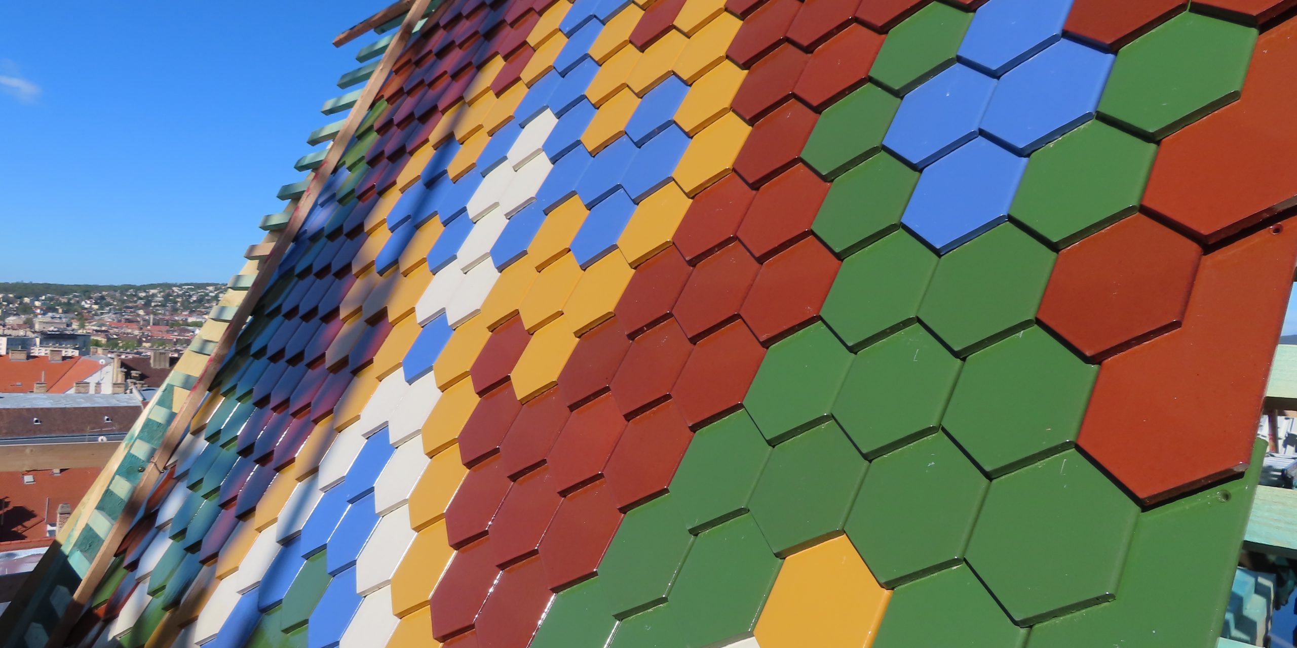 Mintafelület színes tetőcserepekkel