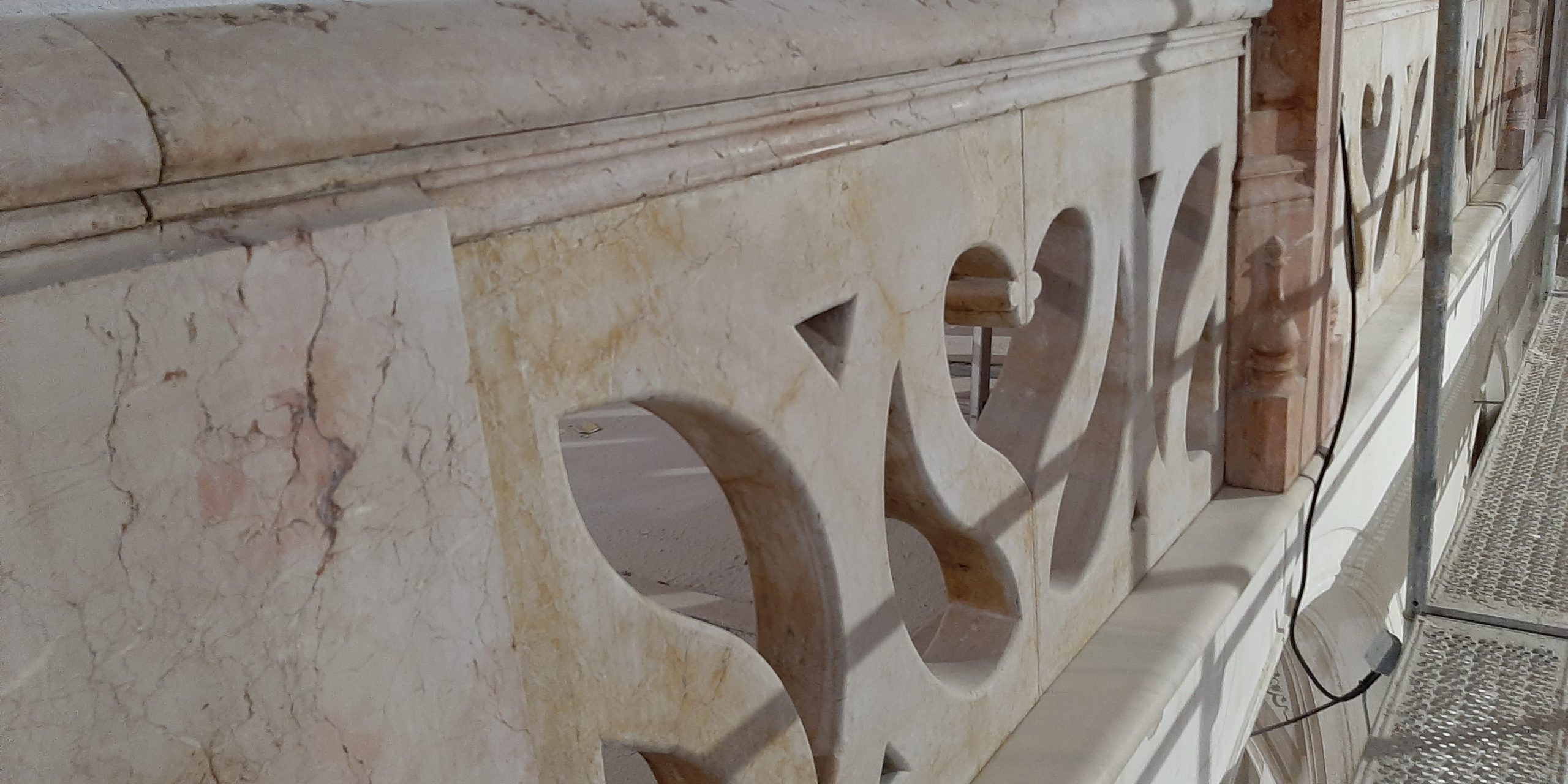 Díszmellvéd restaurálása