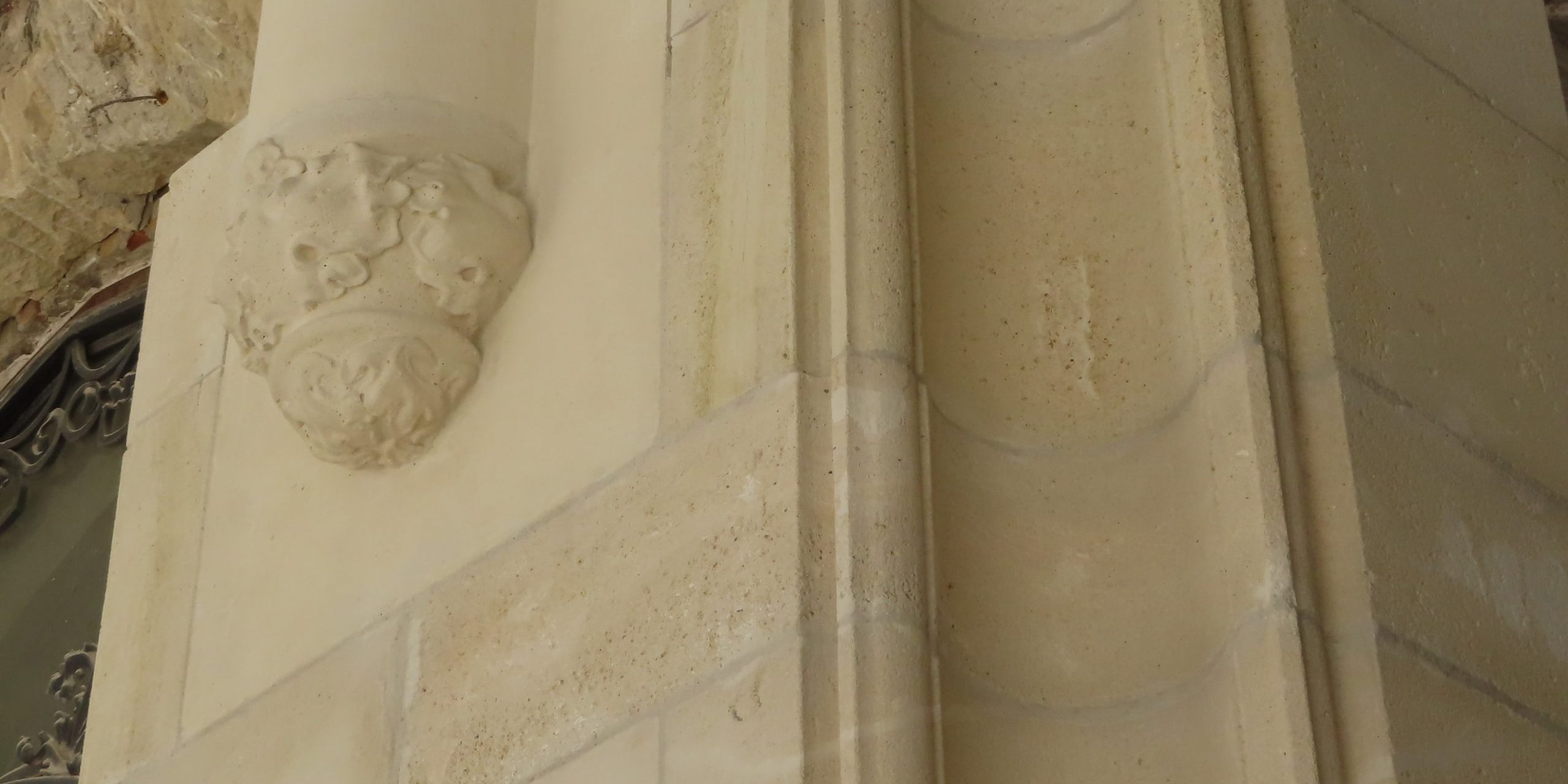 Az első kőszobrászati elem a rizalitnál